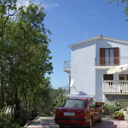 Apartment In Silo Near The Sea Apartment Šilo