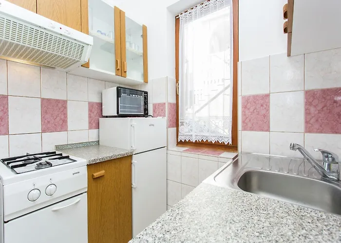 Apartment In Silo Near The Sea Šilo