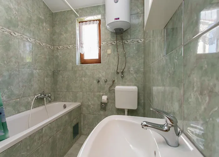 Apartment In Silo Near The Sea Šilo